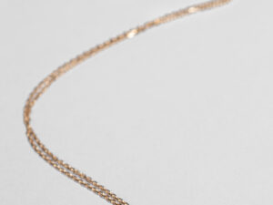 Collier Délicatesse 1 fleur XS or et saphir ou émeraude