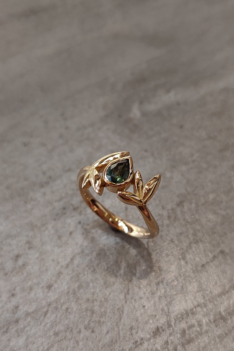 Bague Oléa or jaune 18k, saphir vert