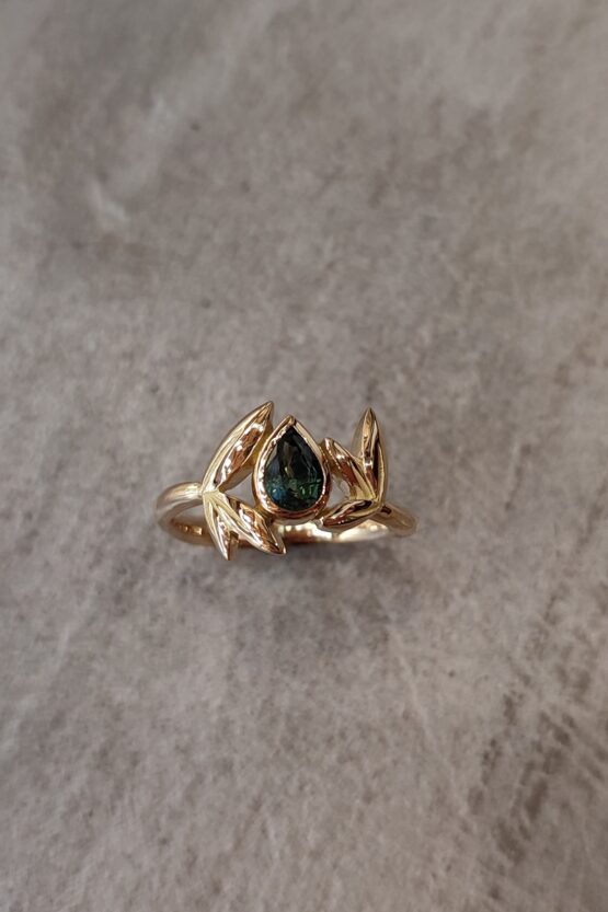 Bague Oléa or jaune 18k, saphir vert