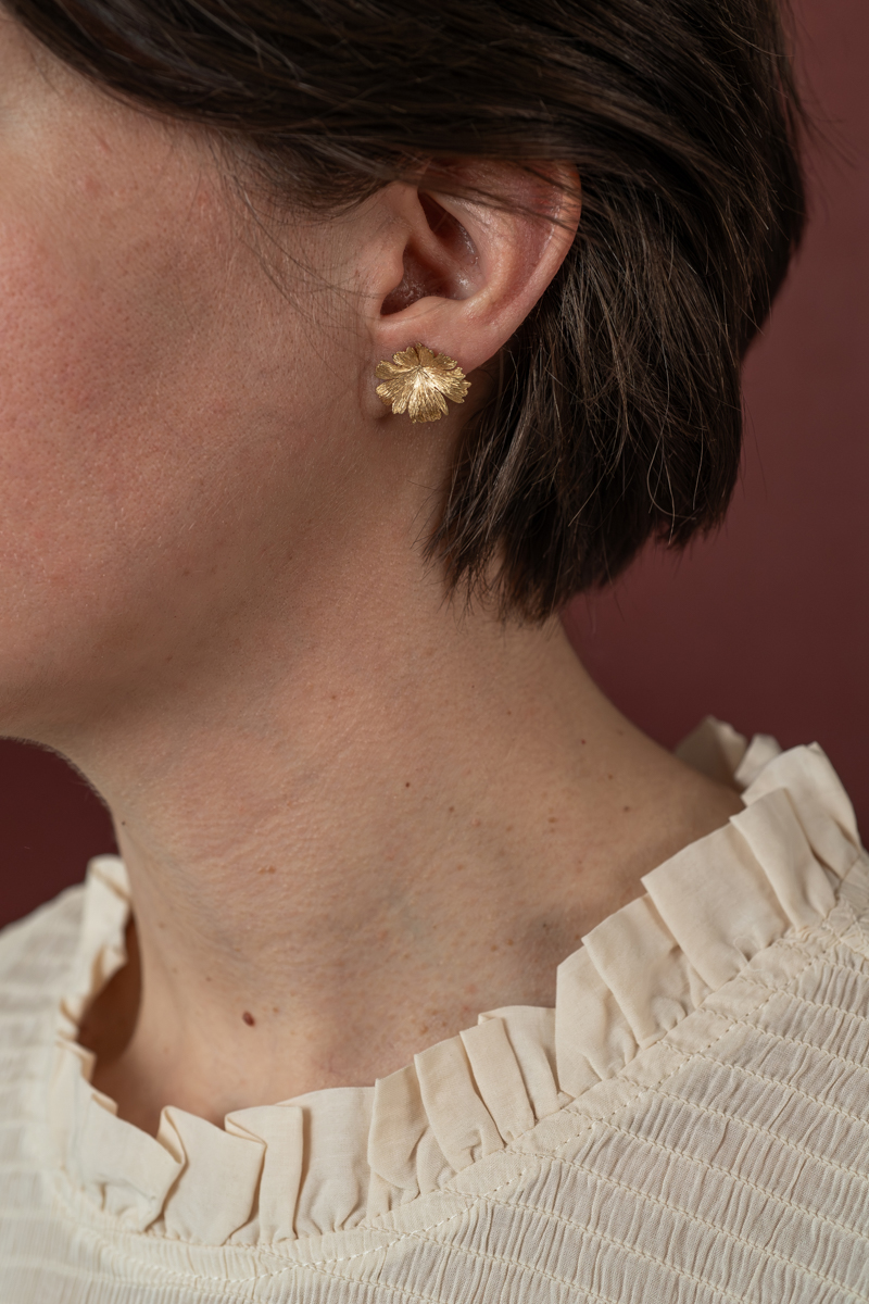 Petites boucles d'oreilles feuilles or 750/°°