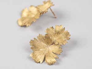 Boucles d&rsquo;oreilles Herbes Folles 2 feuilles en or
