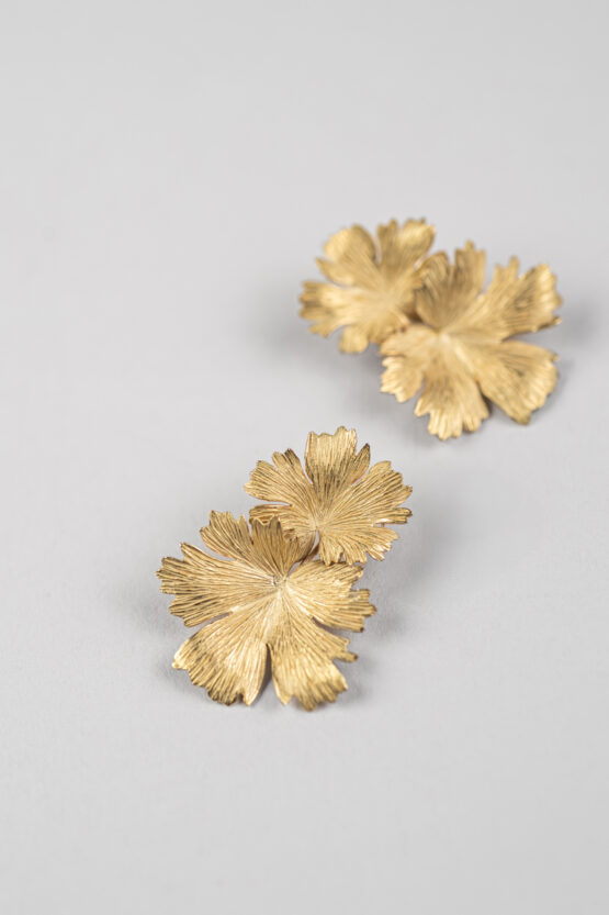 Boucles d'oreilles Herbes Folles 2 feuilles en or – Image 3