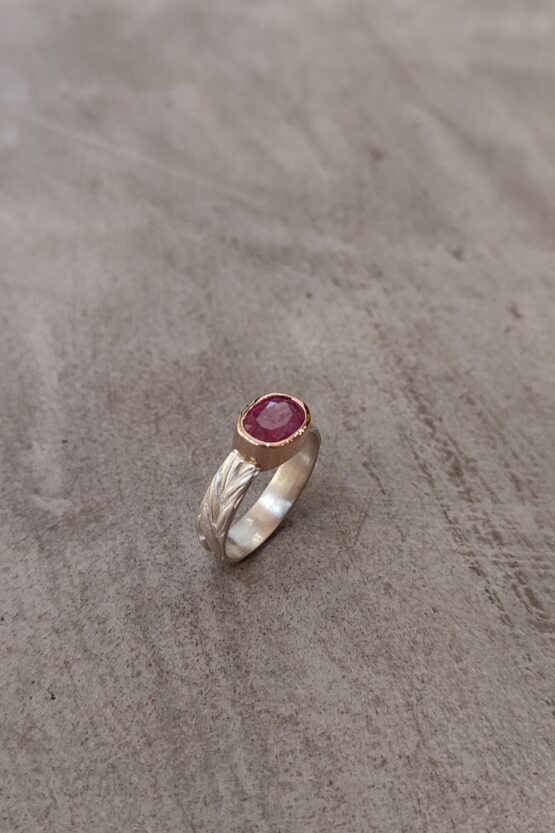 Bague Oléa, feuille d'olivier argent, or et rubis