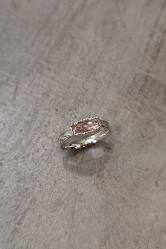 Bague oléa, feuille d'olivier, topaze impérial, sertis millegrains