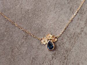 Collier Délicatesse 3 fleurs XS or et saphir