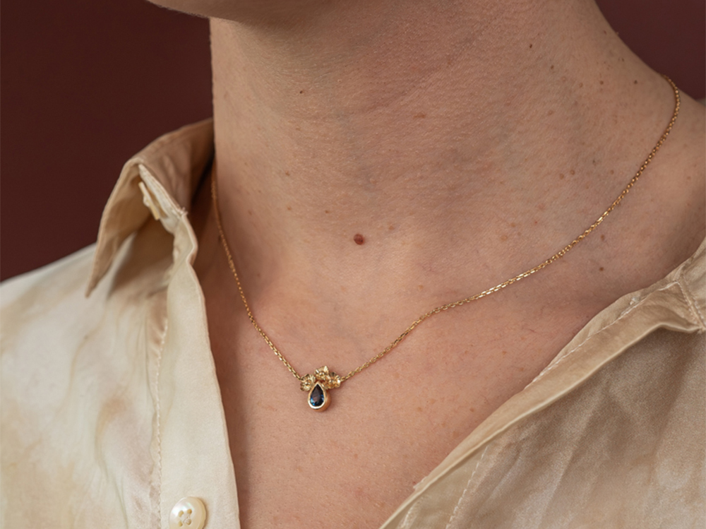 Collier fleur or et saphir