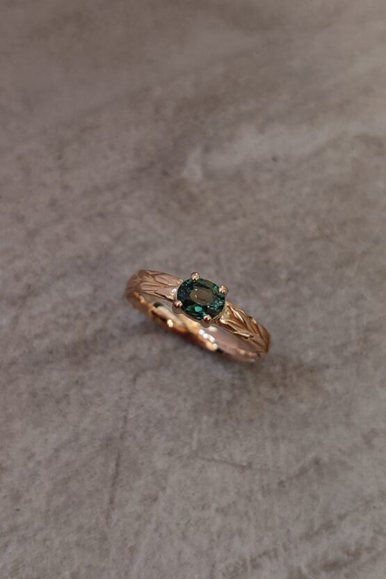 Bague oléa, bague de fiançailles, feuille d'olivier, saphir vert, sertis griffes, or rouge 750/°° (18k)
